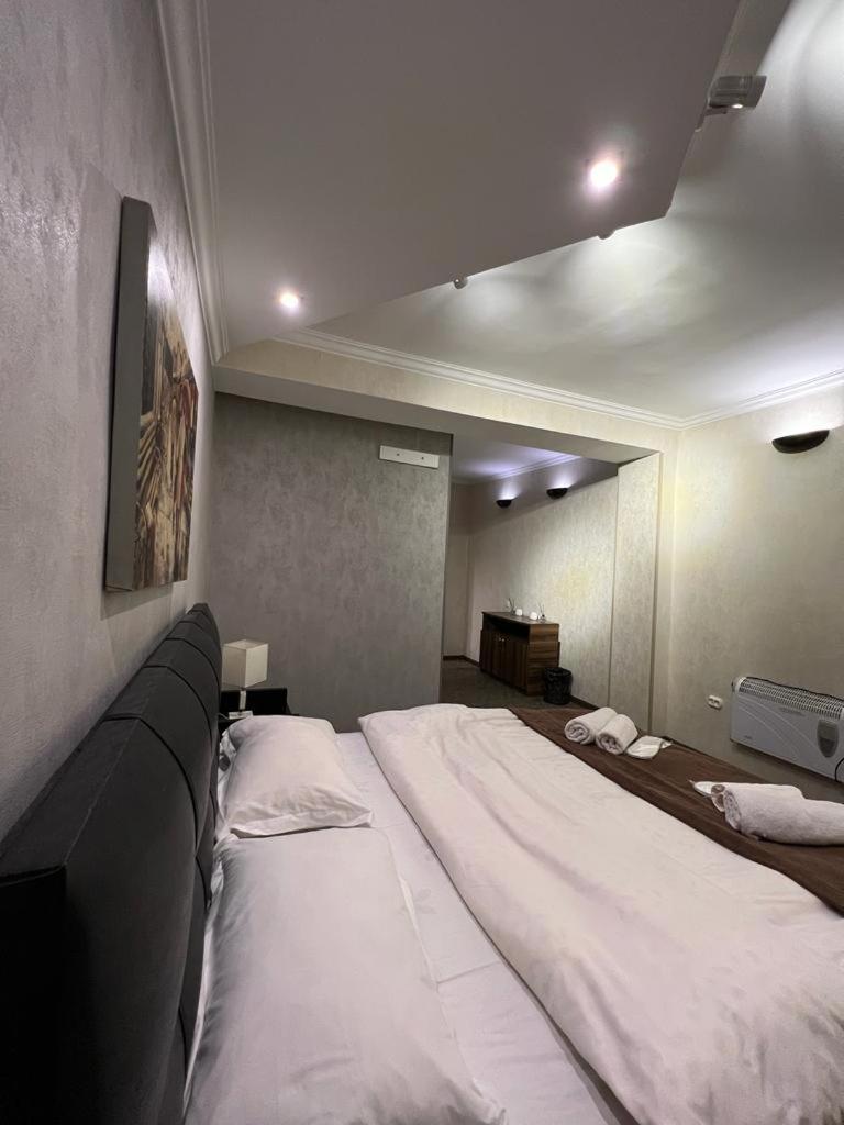 Elno Hotel Tbilisi Exteriör bild