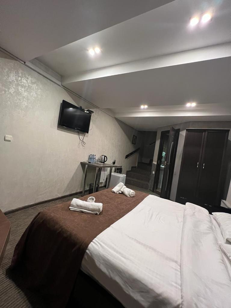 Elno Hotel Tbilisi Exteriör bild